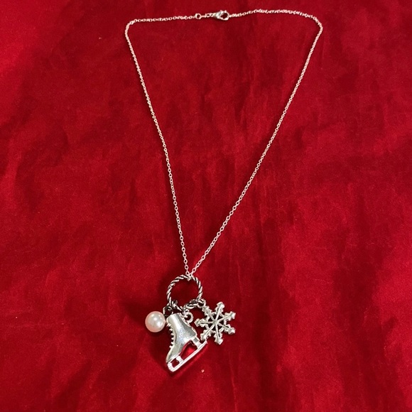 Ice Skate Charm Necklace Snowflake - Picture 4 of 6